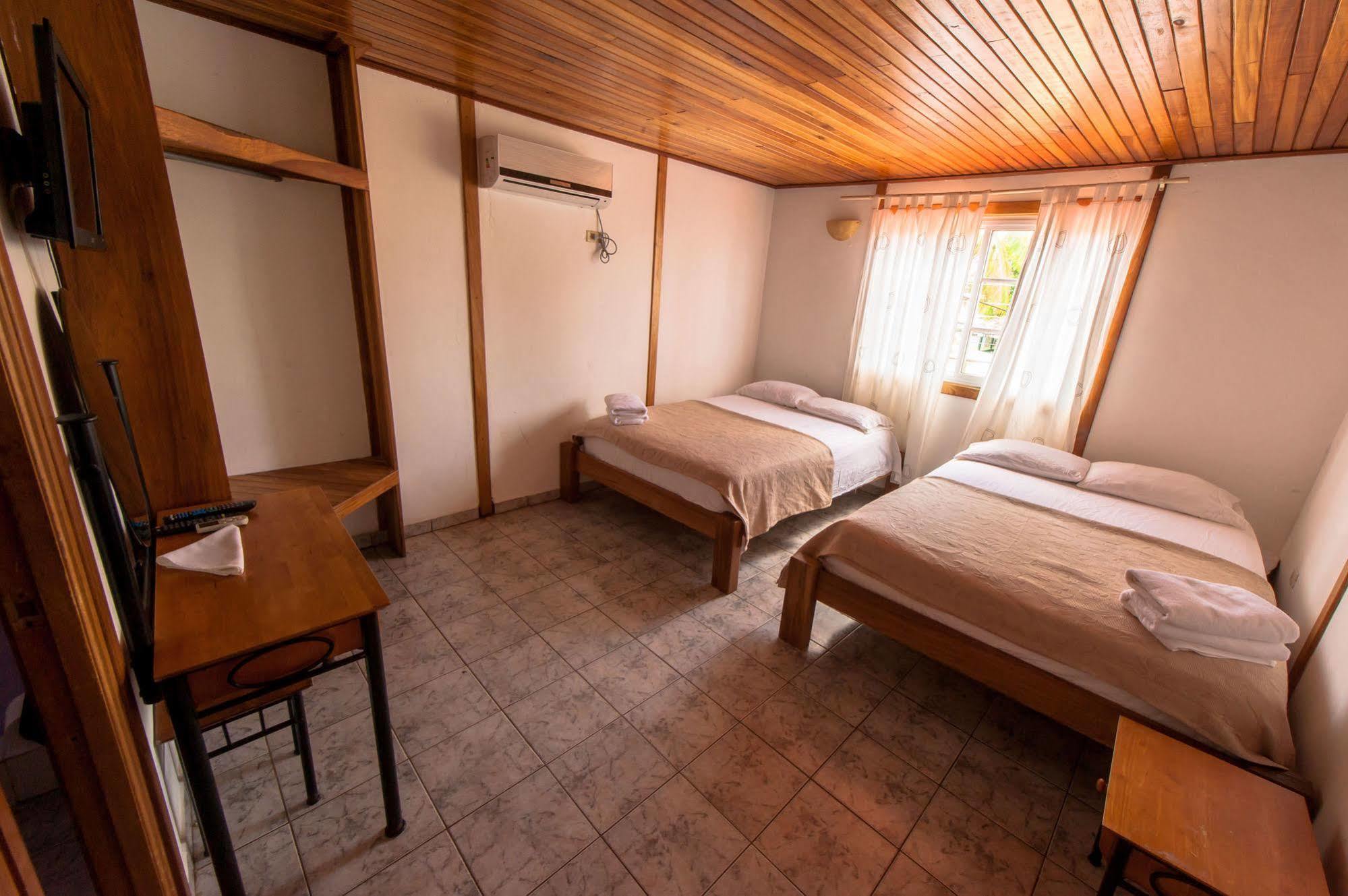 Hotel Posada Los Delfines Бокас Екстер'єр фото